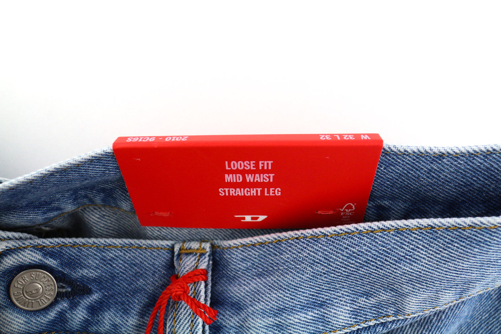 DIESEL 2010 9C16S vyriški džinsai, W32/L32, laisvo kirpimo, vidutinio juosmens, tiesūs, mėlyni. RMK 160 €. 