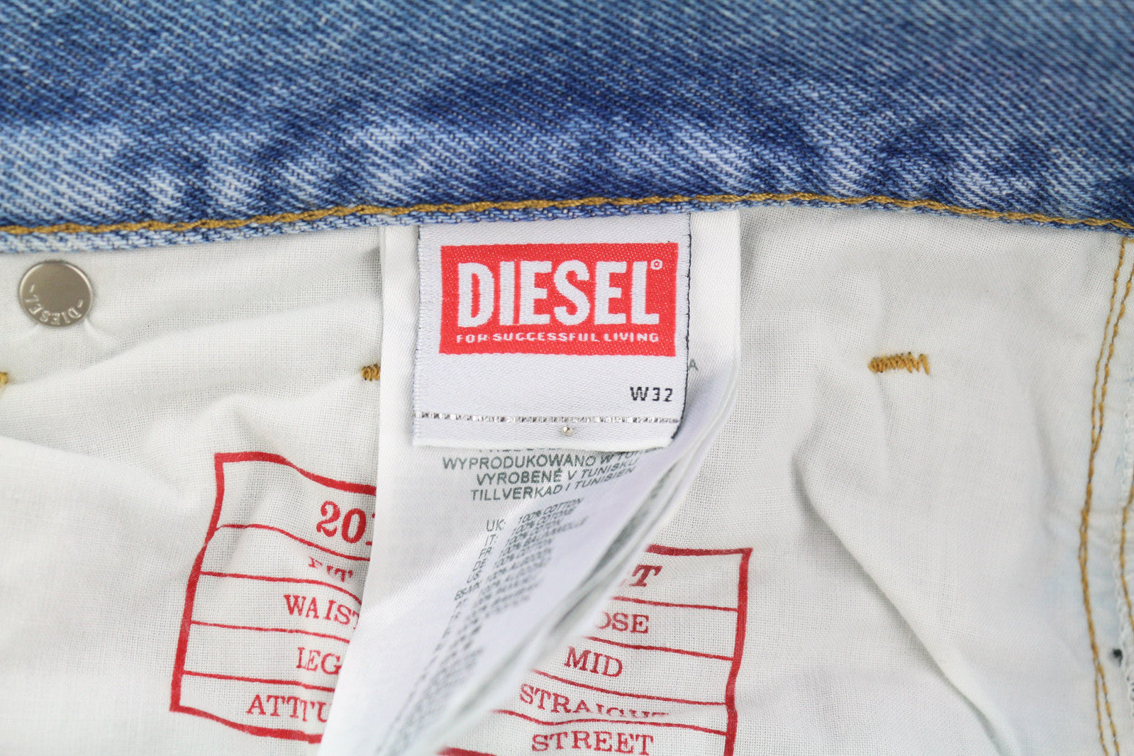 DIESEL 2010 9C16S vyriški džinsai, W32/L32, laisvo kirpimo, vidutinio juosmens, tiesūs, mėlyni. RMK 160 €. 