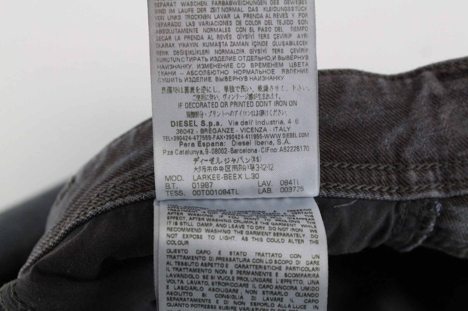 DIESEL vyriški džinsai W26/L30 Larkee-Beex 084TL siaurėjantys pilki plėšyti tamprūs džinsai 