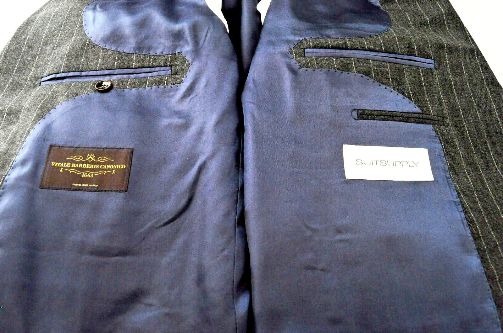 „SUITSUPPLY“ vyriškas UK52L pilkas dryžuotas vilnonis vieneilis švarkas