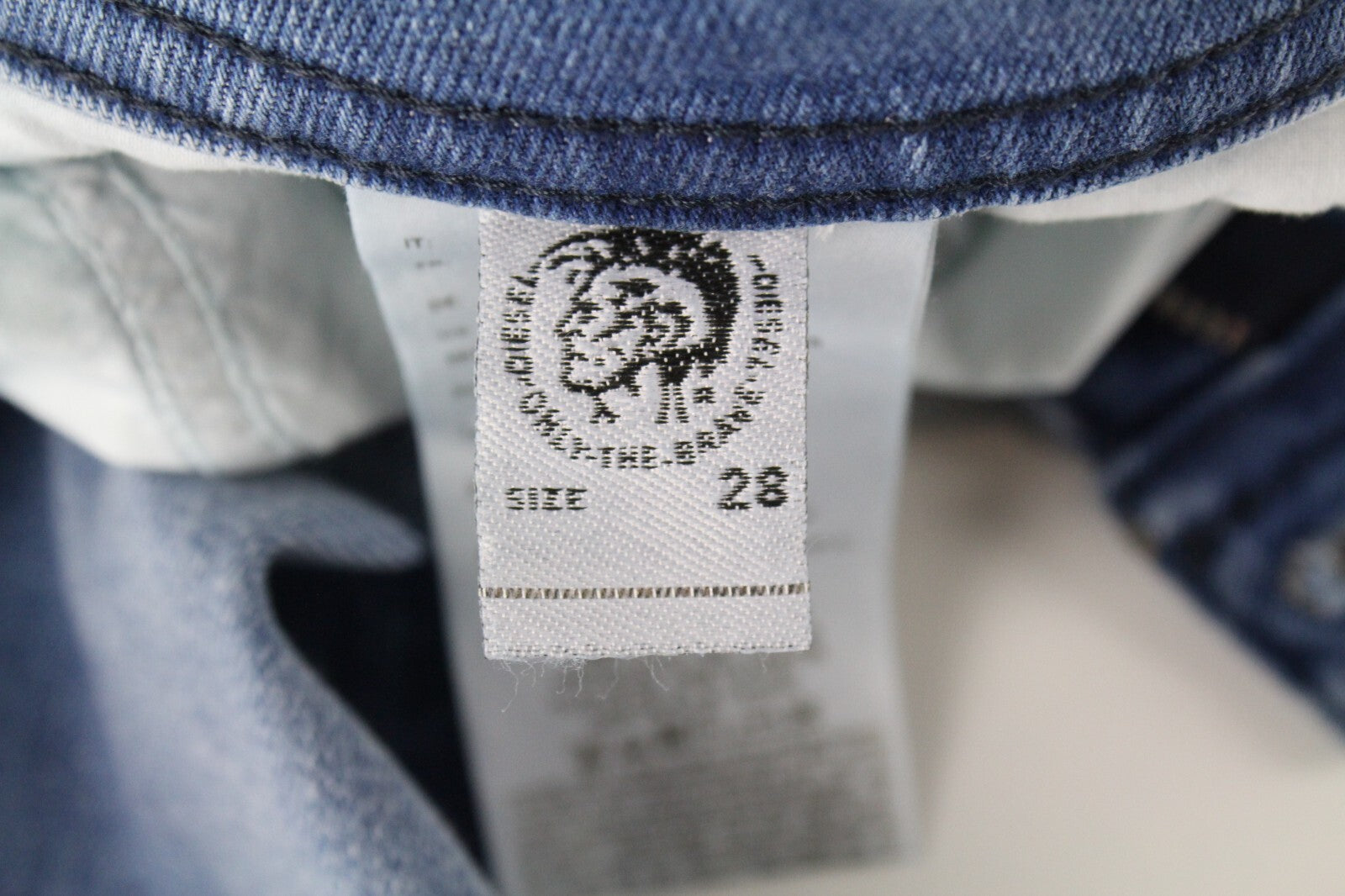 DIESEL Thommer 083AX vyriški džinsai W28/L32 Slim skalbtos medvilnės tamprės mėlyni 