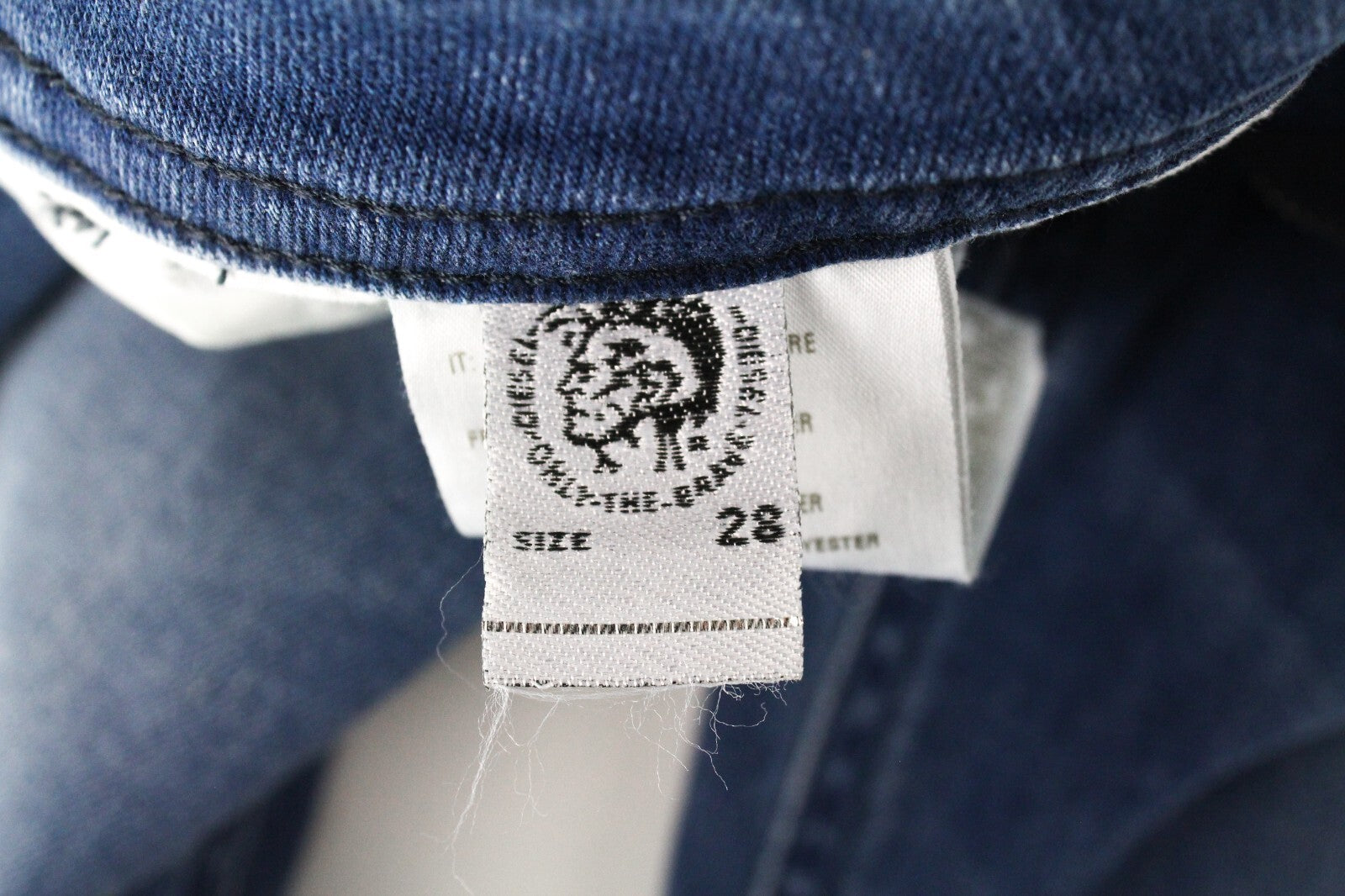 DIESEL Thommer 083AX vyriški džinsai W28/L32 Slim Fit medvilniniai tamprūs džinsai, mėlyni, skalbti 