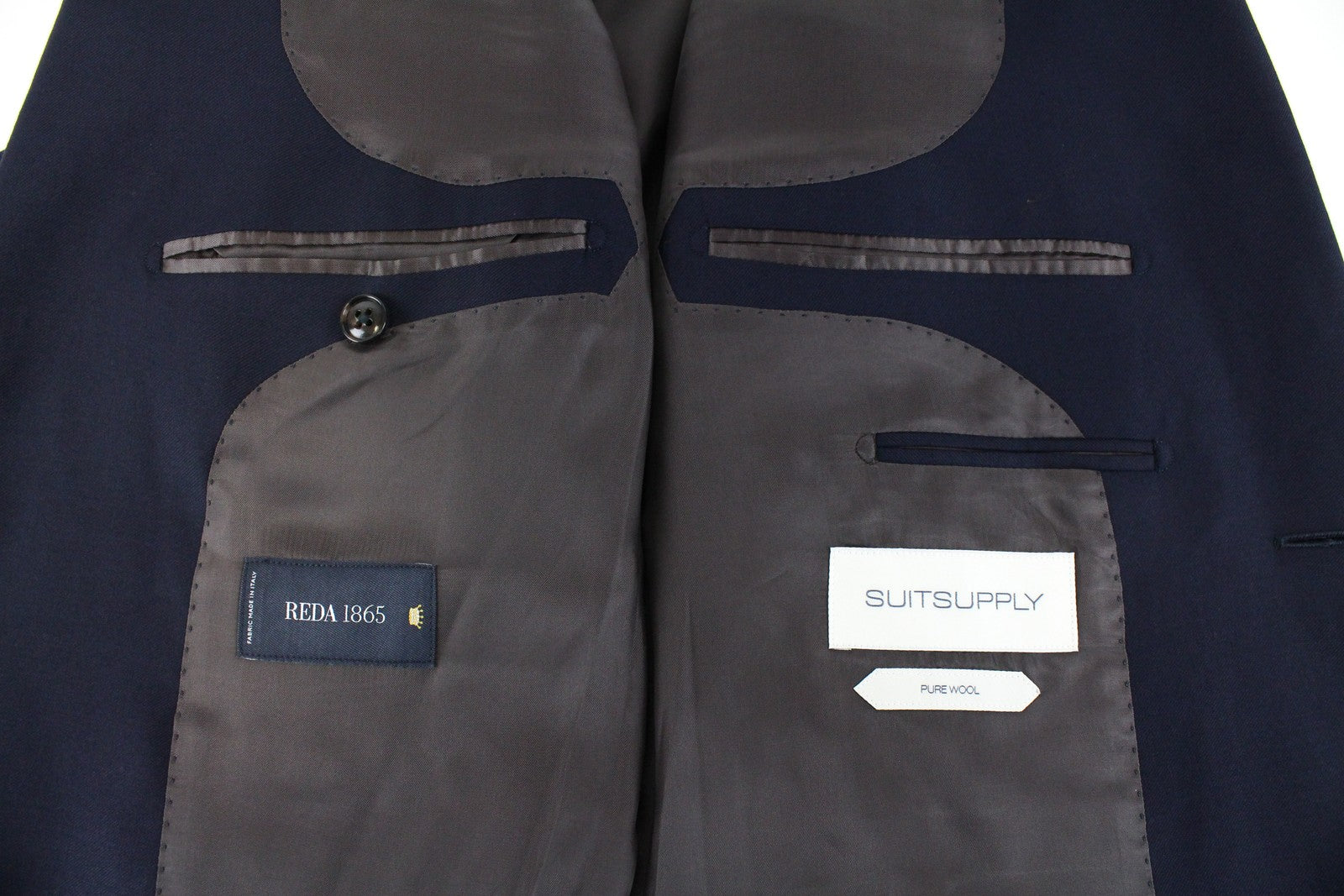 „SUITSUPPLY Napoli“ vyriškas švarkas, UK42L, tamsiai mėlynas, su grynos vilnos pamušalu, klasikinis, vienos krūtinės. 