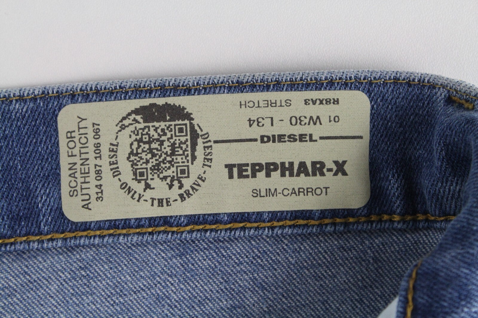 DIESEL Tepphar-X R8XA3 Men's Light Blue Slim Carrot Jeans W30/L34 Buttoned
