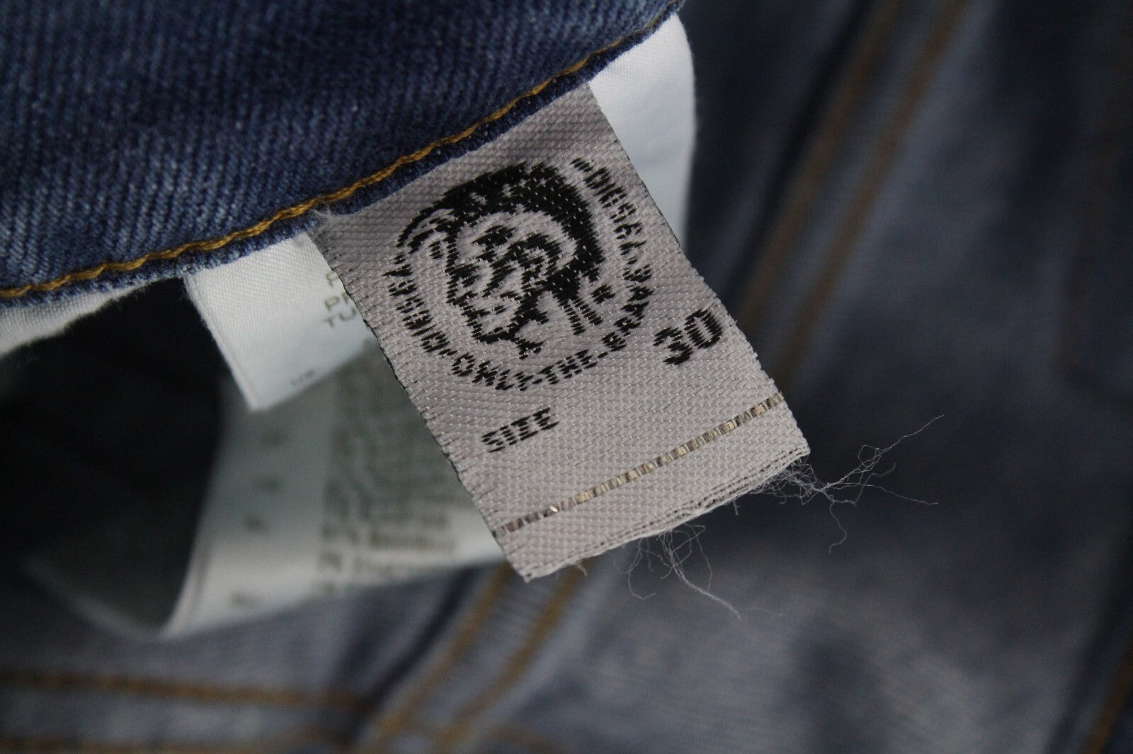 DIESEL Tepphar-X R8XA3 Men's Light Blue Slim Carrot Jeans W30/L34 Buttoned