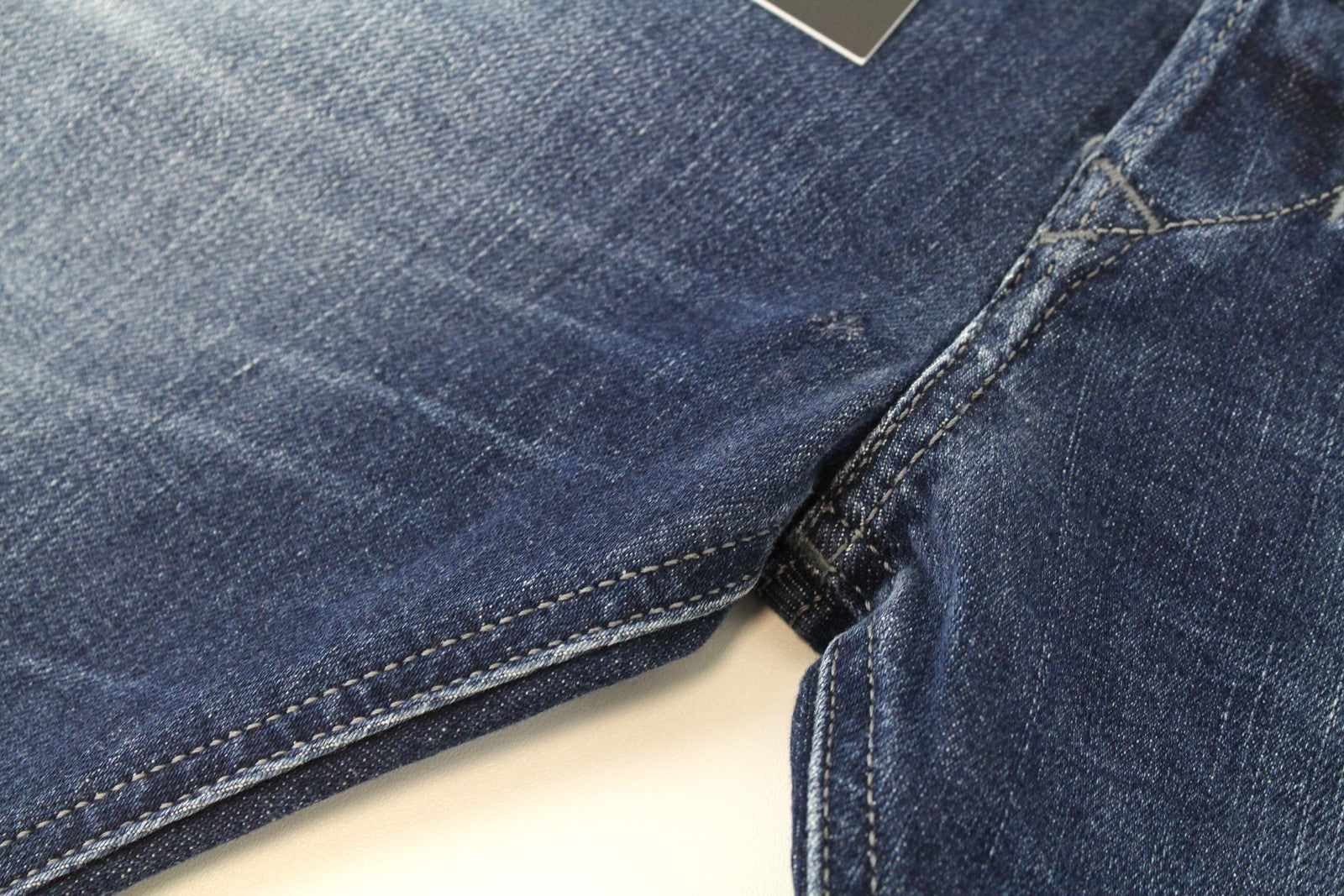 DIESEL Tepphar R39M0 vyriški džinsai W30/L32 Slim Carrot Fit medvilniniai skalbti mėlyni džinsai 