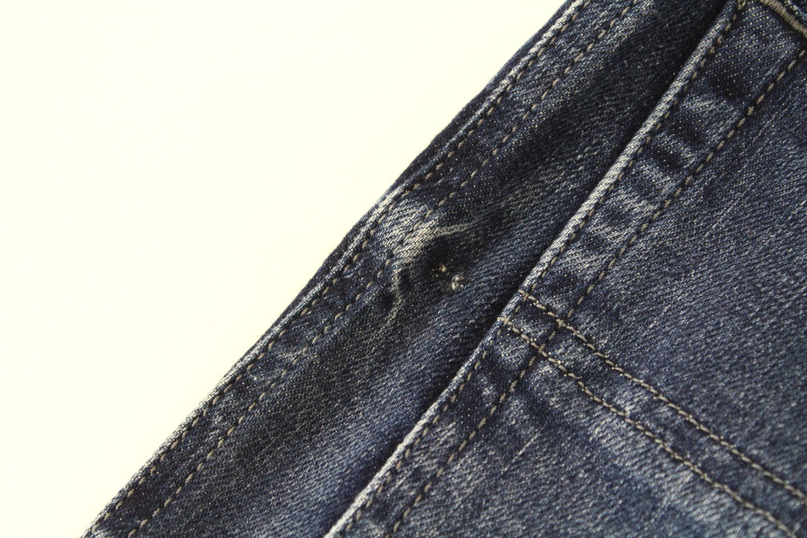 DIESEL Tepphar R39M0 vyriški džinsai W30/L32 mėlyni, ploni, morkų kirpimo, tamprūs, skalbti medvilniniai džinsai. 