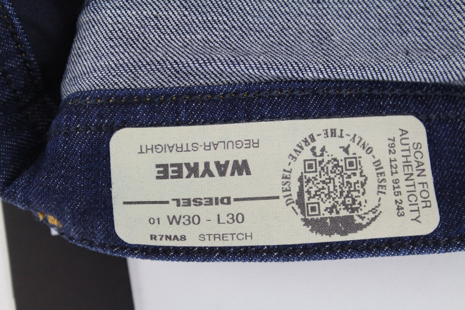 DIESEL Waykee R7NA8 Mens Jeans W30 L30 Straight  Washed Cotton Blue Denim