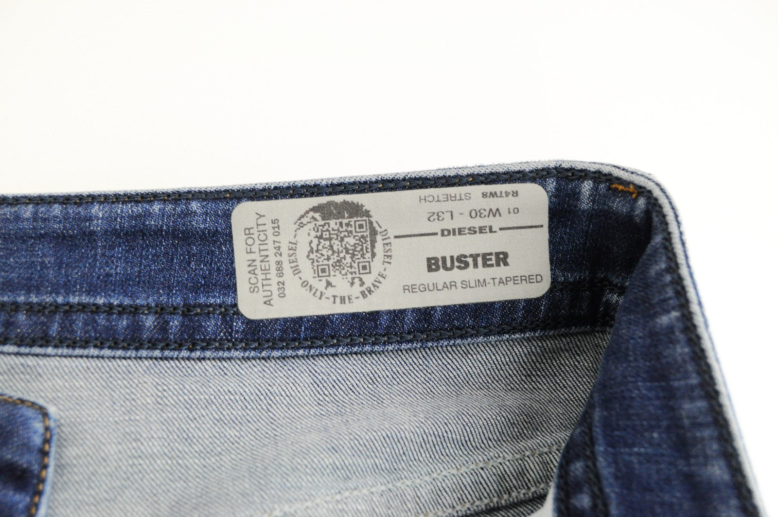 DIESEL Buster R4TW8 Men Jeans W30/L32 Slim Tapered Blue Stretch Wash Jeans