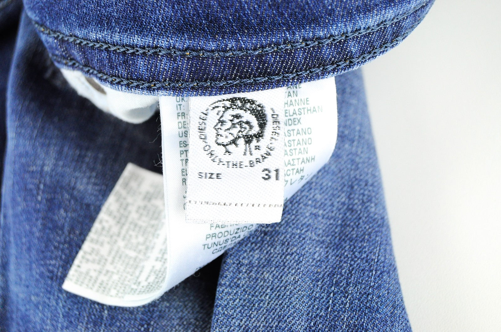 DIESEL Buster R4TW8 Men Jeans W31/L32 Slim Taper Fit Ripped Blue Stretch Denim