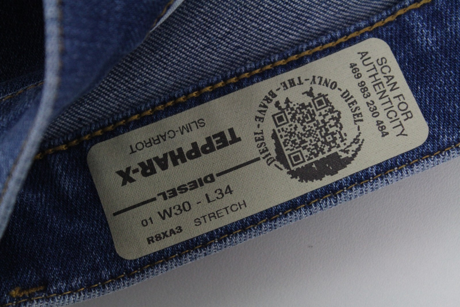 DIESEL Tepphar-X R8XA3 Men's Blue Slim Carrot Jeans W30/L34 Stretch Denim Wash