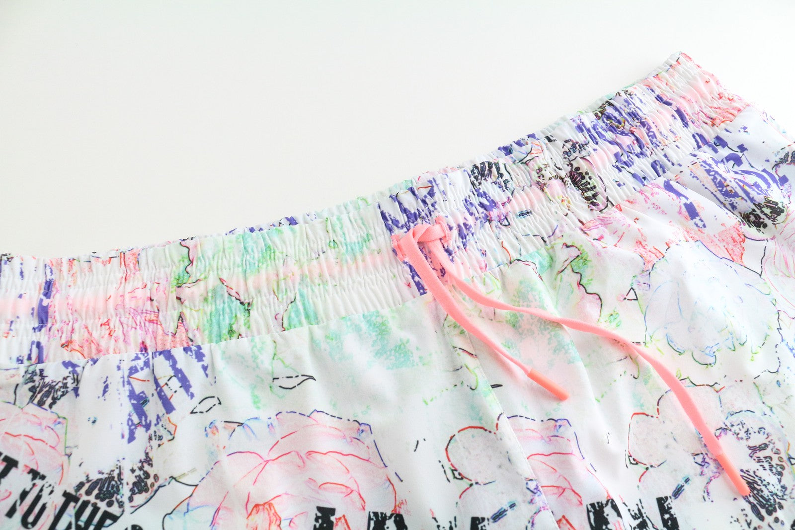 SWEATY BETTY Pas De Chat Women's Shorts XL Lightweight Dance Print Graffiti Fit