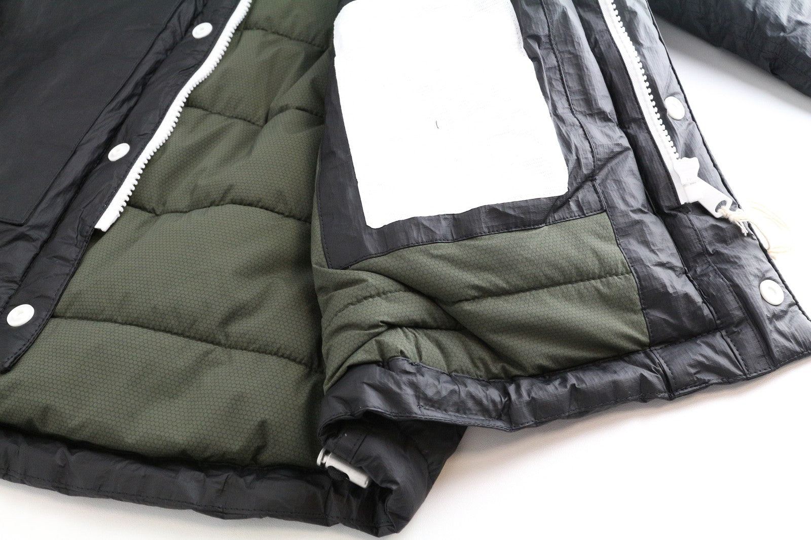 REPLAY vyriška striukė S, juoda, pamušalu, užtrauktuku, ilgomis rankovėmis, su logotipu nugaroje.