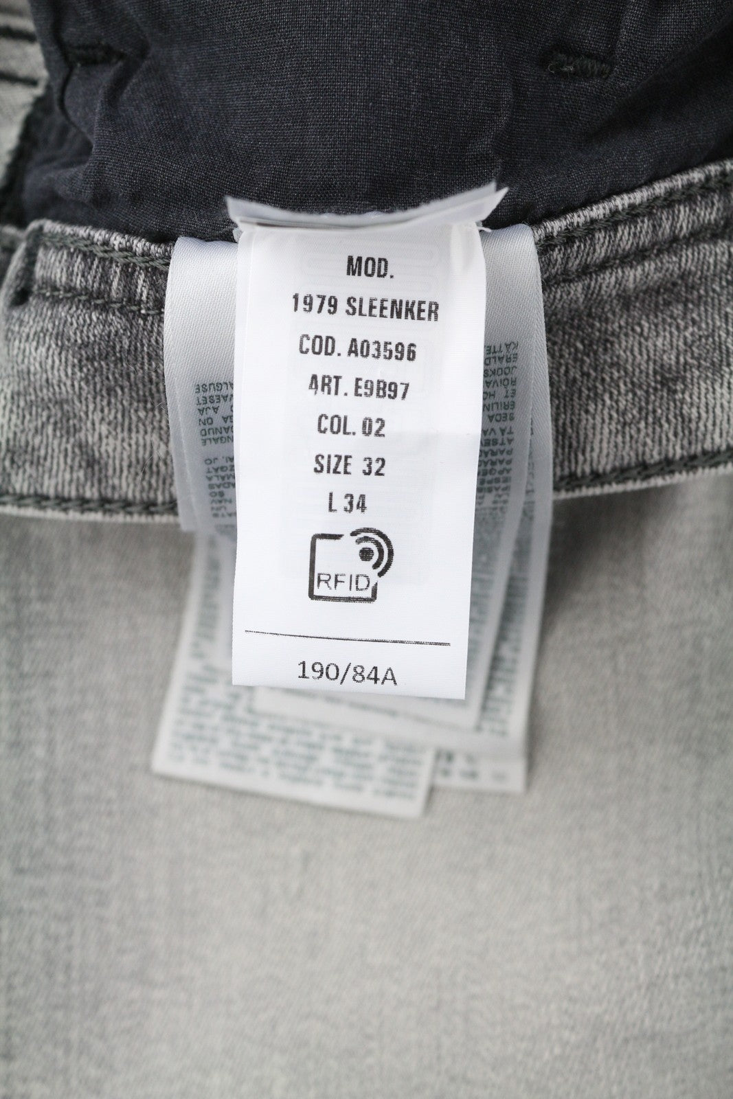 DIESEL 1979 Sleenker E9B97 Men Jeans W32/L34 Skinny Low Waist Distress RRP€250