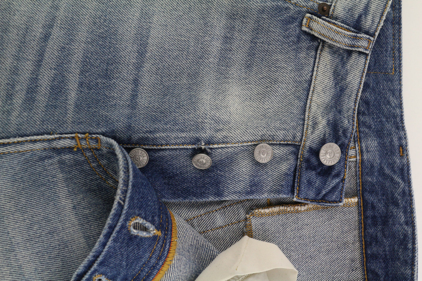 DIESEL D-Rekiv-Z 09C90 vyriški džinsai W32/L34, plėšyti, tiesūs, skalbti, rekomenduojama kaina – 295 € 