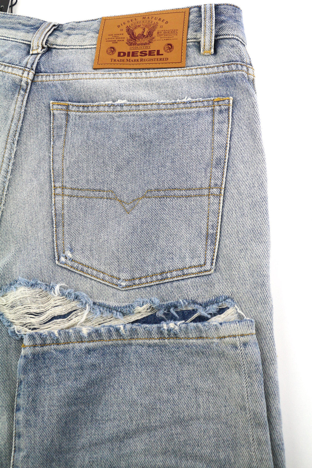 DIESEL D-Rekiv-Z 09C90 vyriški džinsai W32/L34, plėšyti, tiesūs, skalbti, rekomenduojama kaina – 295 € 