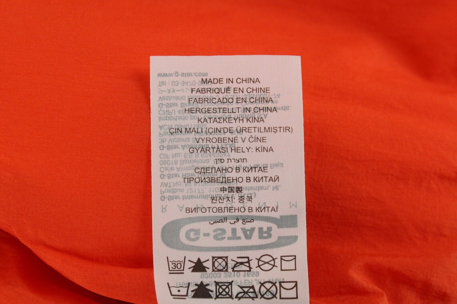 G-STAR vyriška oranžinė striukė-liemenė S dydžio, su paminkštinimu, unikaliomis užtrauktukais ir nuimamomis rankovėmis. 