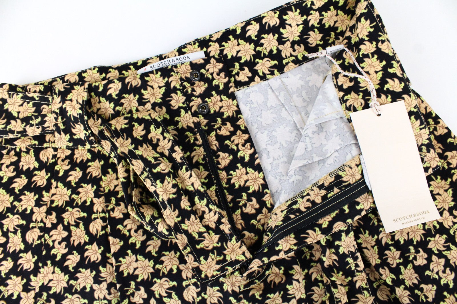 MAISON SCOTCH Women Black Floral Print Shorts S Zip Belted Cotton Stretch