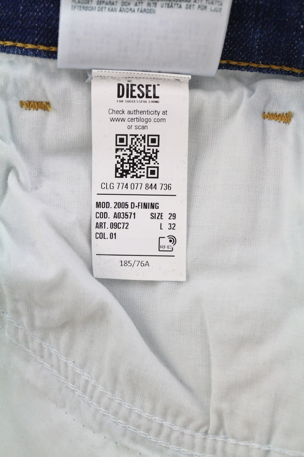 DIESEL 2005 D-Fining 09C72 vyriški džinsai W29/L32 vidutinio juosmens, įprasto dydžio, siaurėjančios, rekomenduojama kaina – 225 € 