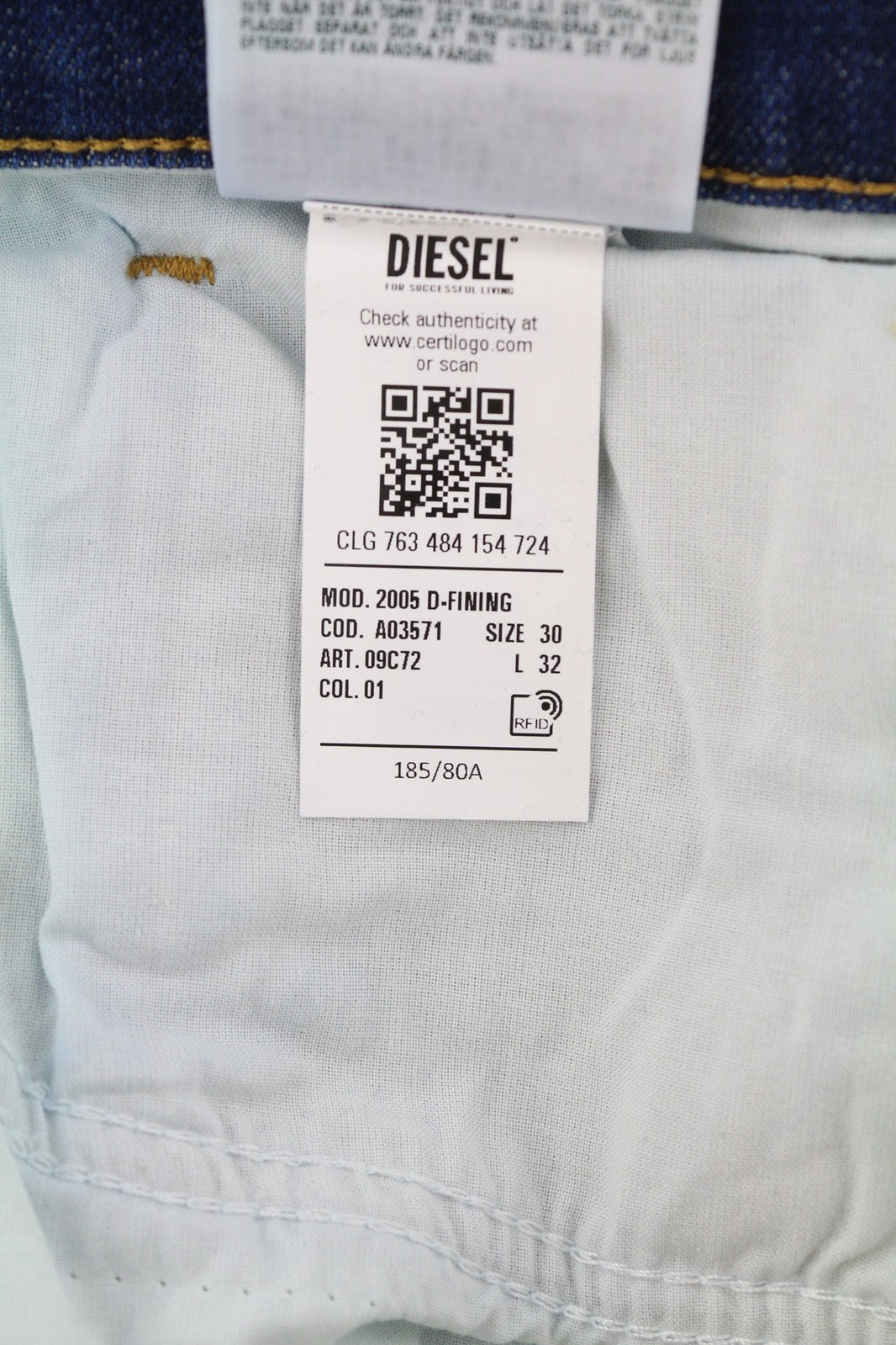 DIESEL 2005 D-Fining 09C72 vyriški džinsai W30/L32 vidutinio juosmens, įprasto dydžio, siaurėjančios, rekomenduojama kaina – 225 € 