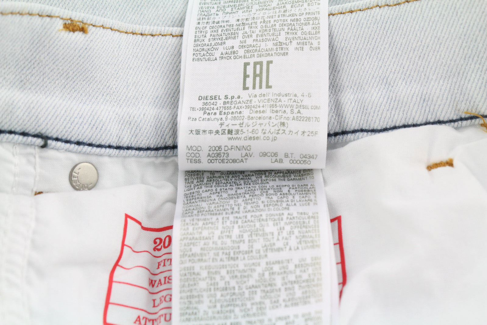 DIESEL 2005 D-Fining 09C06 vyriški džinsai W32/L34 įprasto kirpimo, siaurėjančiomis klešnėmis, vidutinio juosmens aukštyje 