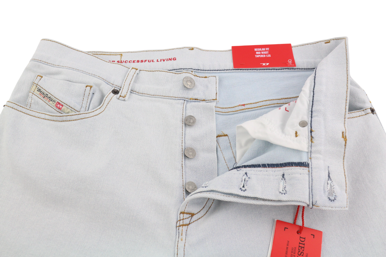 DIESEL 2005 D-Fining 09C06 vyriški džinsai W32/L34 įprasto kirpimo, siaurėjančiomis klešnėmis, vidutinio juosmens aukštyje 