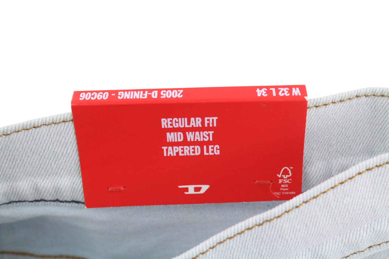 DIESEL 2005 D-Fining 09C06 vyriški džinsai W32/L34 įprasto kirpimo, siaurėjančiomis klešnėmis, vidutinio juosmens aukštyje 