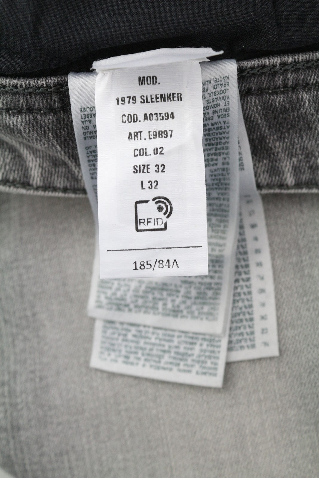 DIESEL 1979 Sleenker E9B97 Men Jeans W32/L32 Skinny Low Waist Distress RRP€250