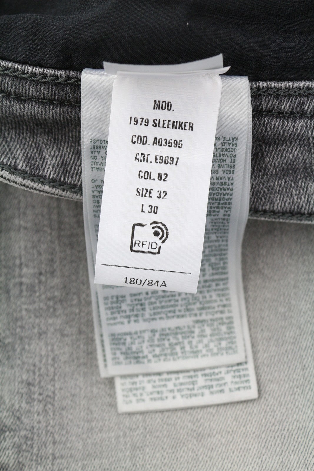 DIESEL 1979 Sleenker E9B97 Men Jeans W32/L30 Skinny Low Waist Distress RRP€250