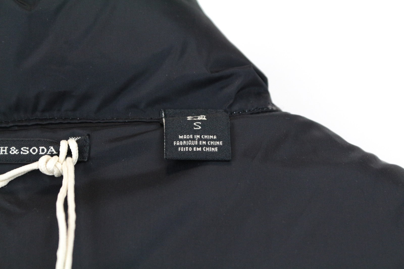 SCOTCH &amp; SODA vyriška liemenė su gėlėtu raštu, dvipusė, balkšva dygsniuota liemenė 