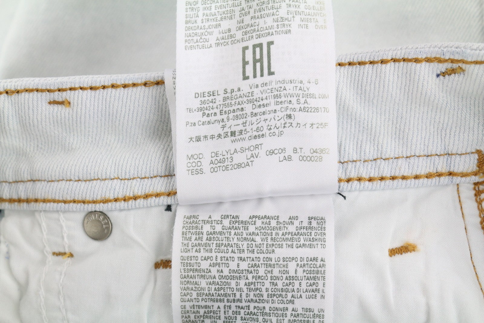 DIESEL De-Lyla 09C06 Women Shorts W26 Light Blue Denim Zip Fly Pockets Casual