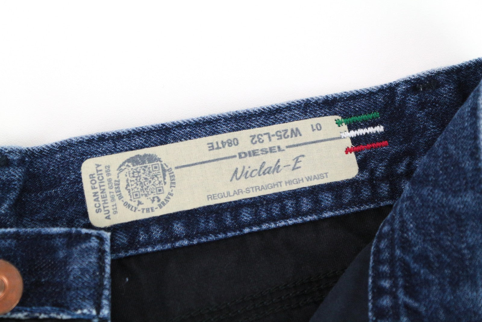 DIESEL Niclah-E 084TE Women Jeans W25/L32 Straight Fit Cotton Blue Wash