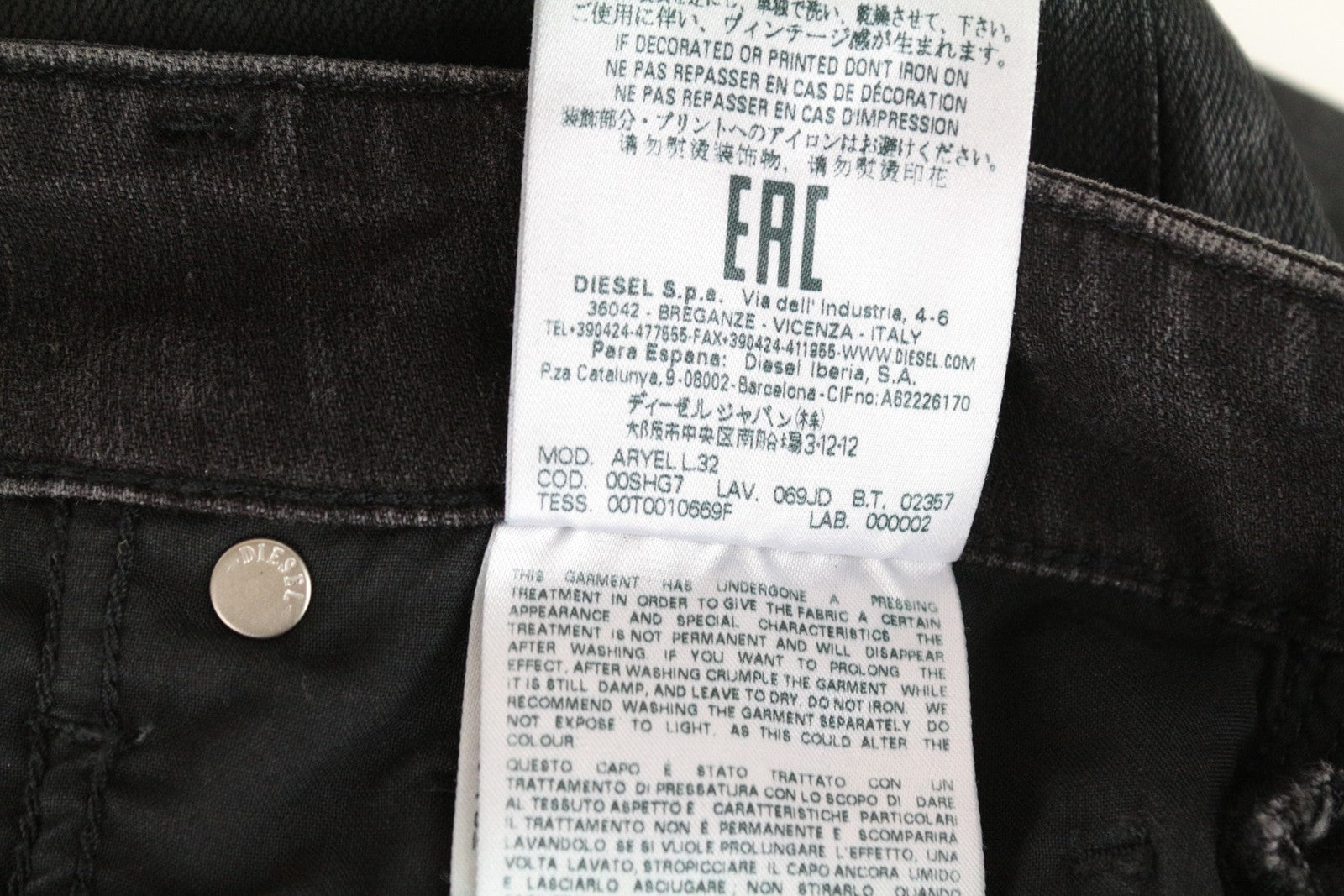 DIESEL Aryel 069JD Women Jeans W26/L32 Coated Stretch Straight Distress Black