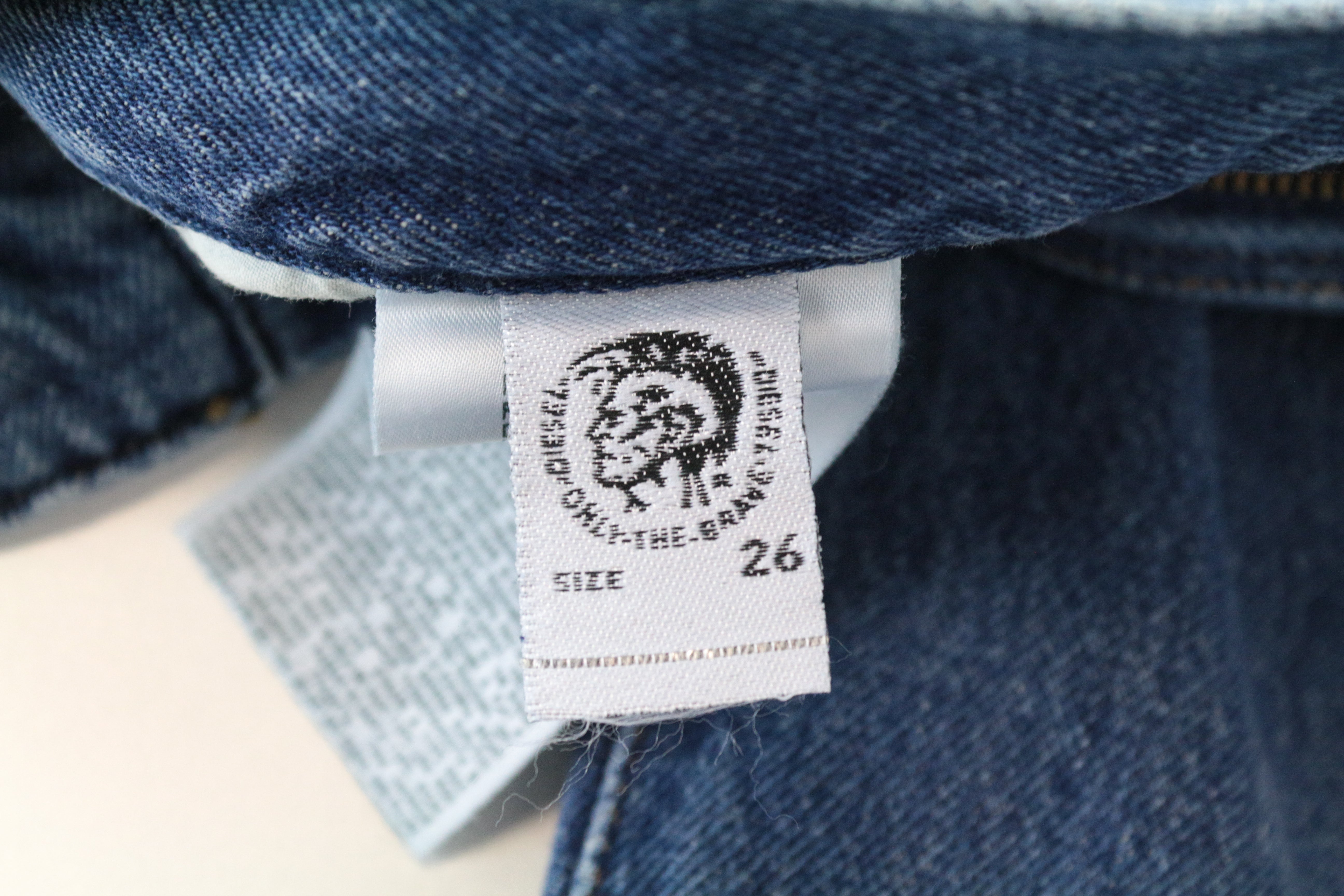 DIESEL Widee 080AN Women's W26/L34 Straight Blue Washed Denim Jeans