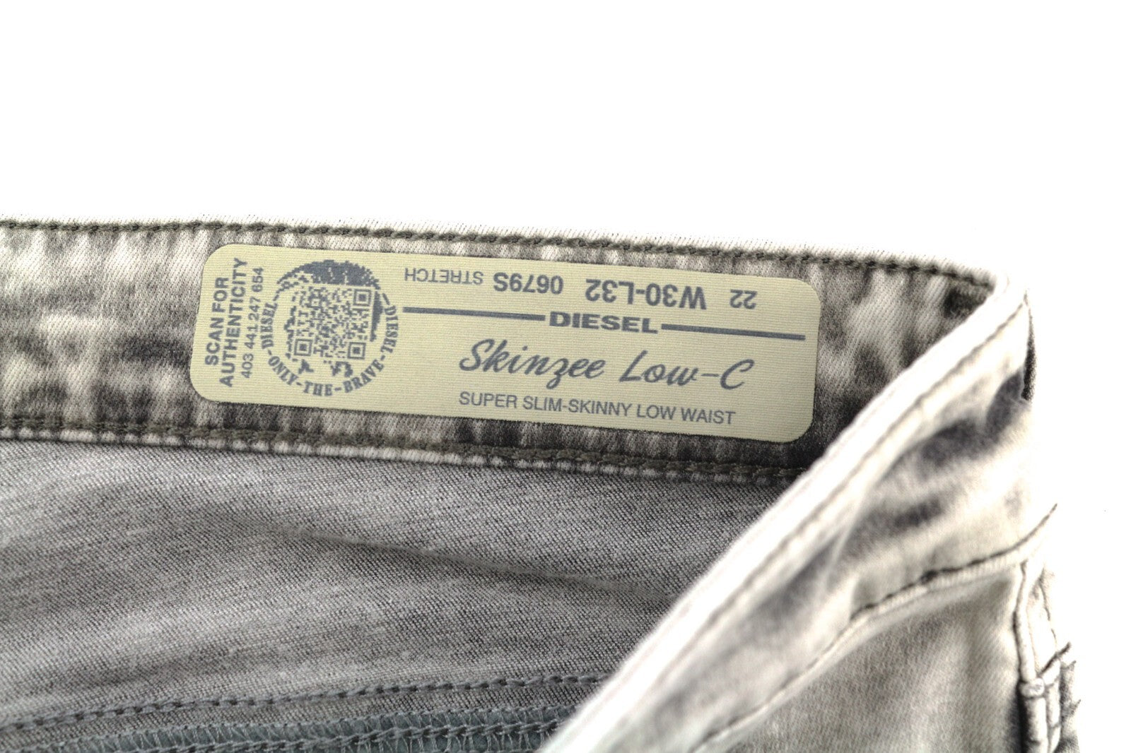 DIESEL Skinzee Low-C 0679C Womens Jeans W30/L32 Super Slim Skinny Waist Grey