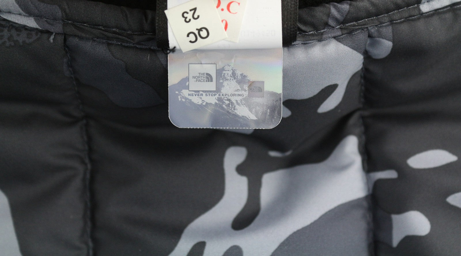 THE NORTH FACE New Wadded Mens Waistcoat XS Zip Insulation Quilted Camouflage