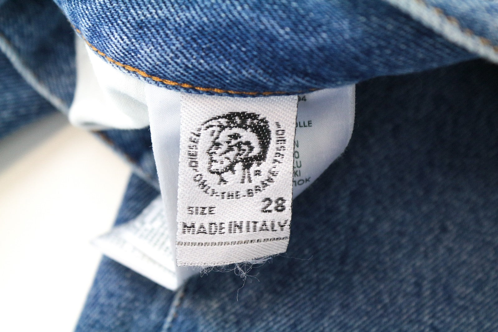 DIESEL Widee 0077V Women's W28/L30 Straight Blue Cotton Jeans with 5 Pockets