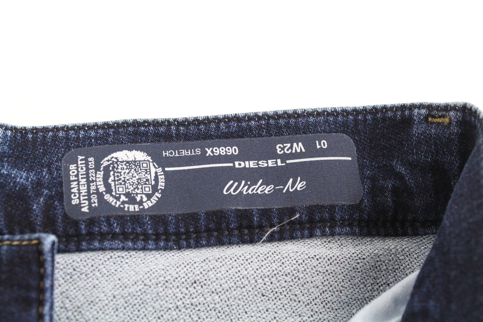 DIESEL Widee-NE 0686X Women's W23 Cropped Straight Jeans Blue Jogg Sweat