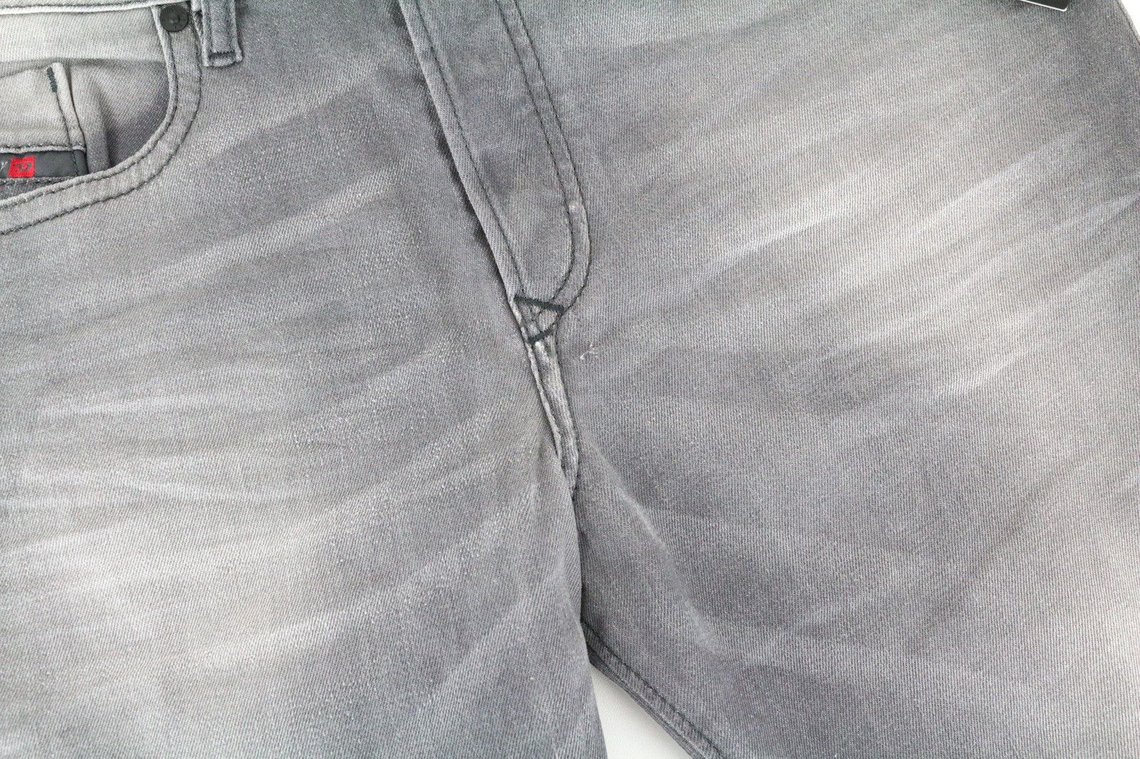 DIESEL Buster 084HP Men's Jeans W30/L32 Button-Fly Washed Slim Tapered Denim