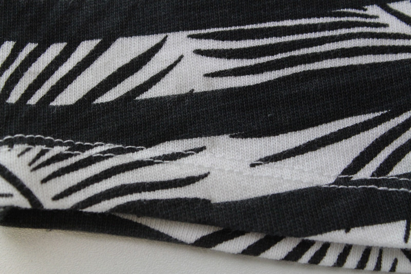 SCOTCH & SODA Men's M Sweatshirt Crew Leaf Patterned Striped Pullover Style