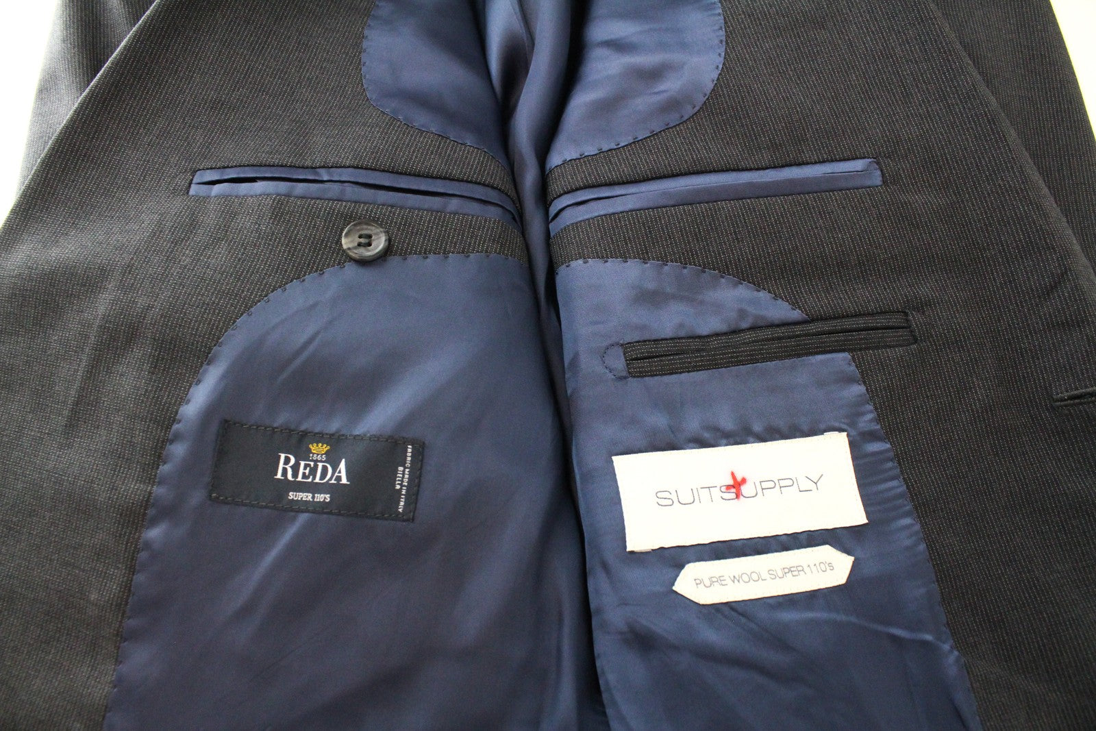 „SUITSUPPLY Napoli“ vyriškas pilkas supervilnos švarkas, UK38R, dryžuotas su sagomis