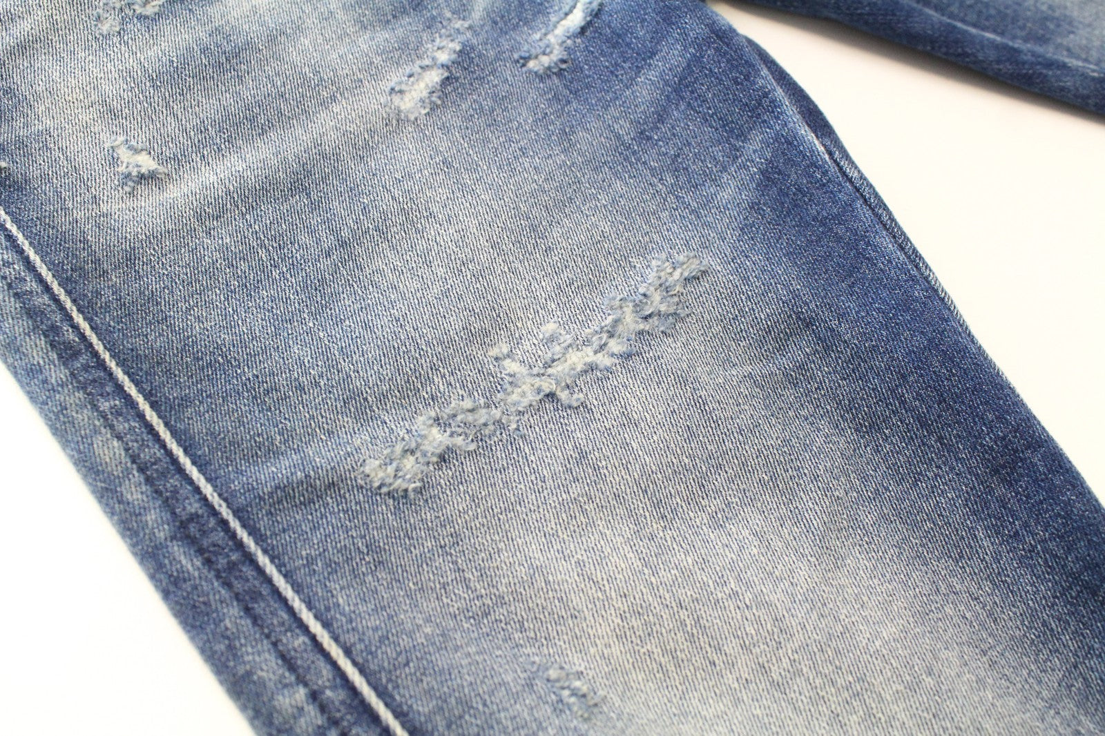 DIESEL D-Reeft-T 0870O W26 vyriški džinsai, aptempti, berniukiški, sportiniai, su dėmėmis. 