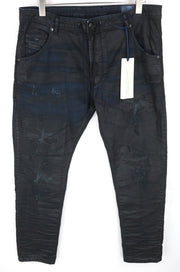 DIESEL Krooley-CB-NE 0680B W36 vyriški džinsai su lopais, siaurėjančiais vaškuotomis juostelėmis. 