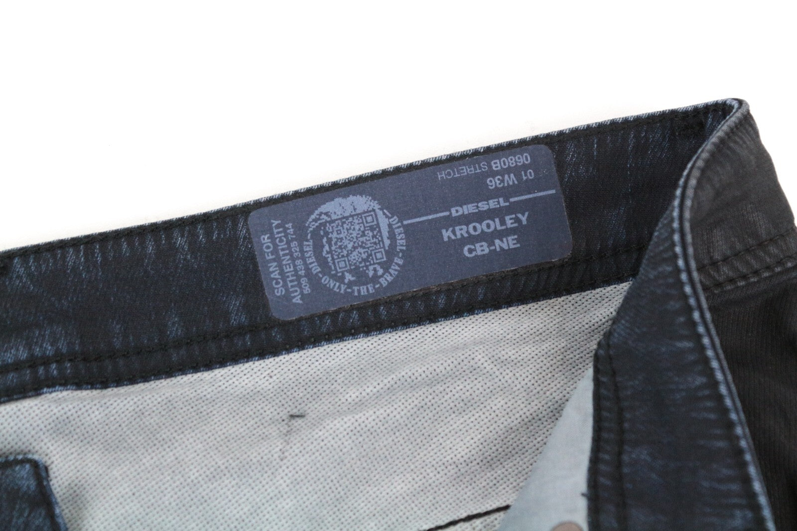 DIESEL Krooley-CB-NE 0680B W36 vyriški džinsai su lopais, siaurėjančiais vaškuotomis juostelėmis. 