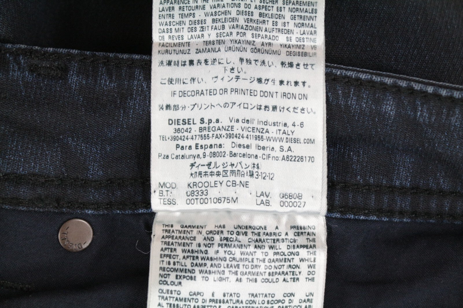 DIESEL Krooley-CB-NE 0680B W36 vyriški džinsai su lopais, siaurėjančiais vaškuotomis juostelėmis. 