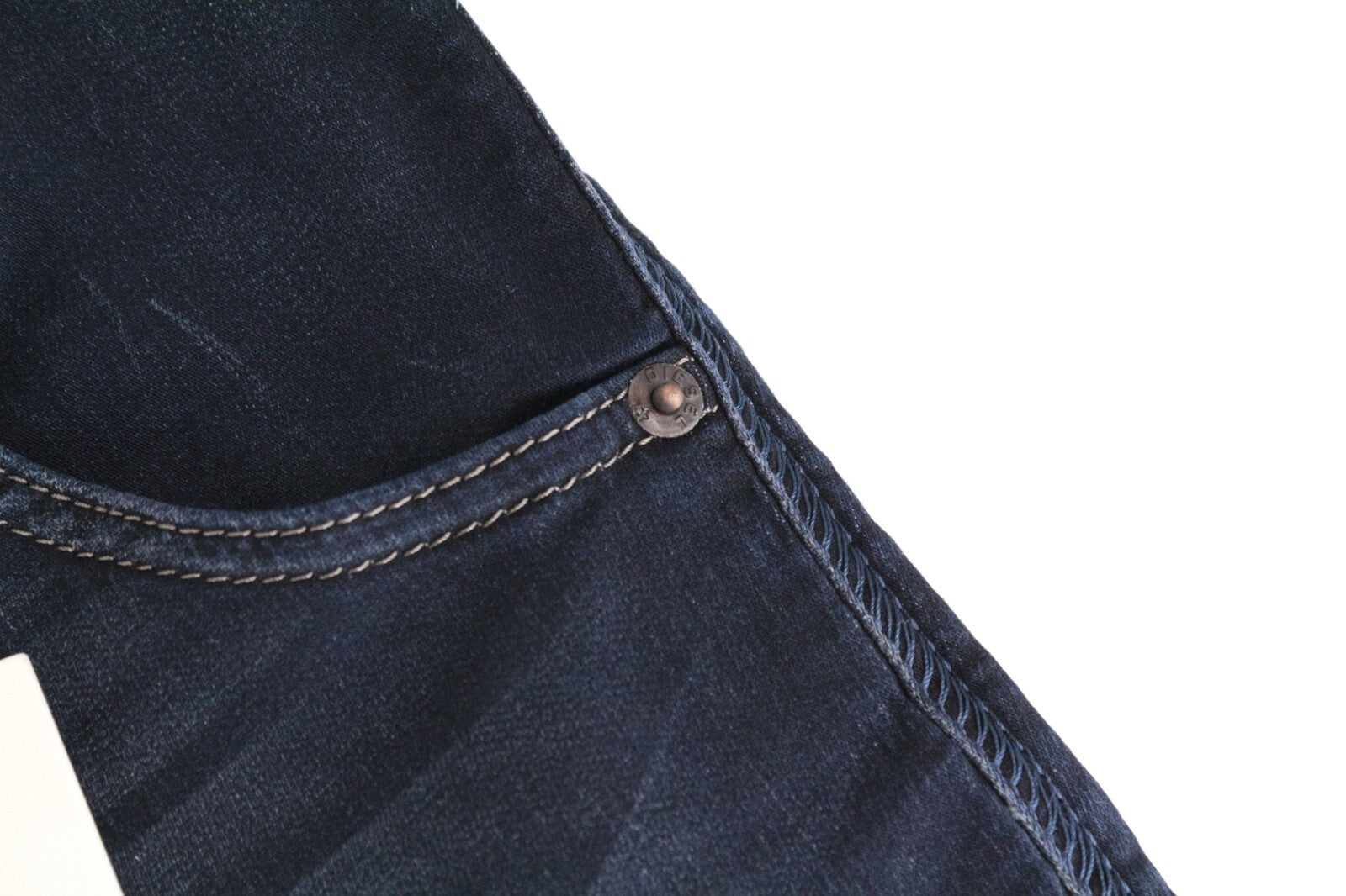 DIESEL Krooley-Ne 0686F W26 vyriški džinsai su raišteliu, sportiniai, siaurėjantys, išblukę, tamsūs berniukams. 