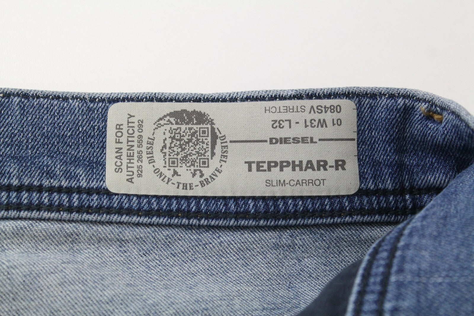 DIESEL Tepphar-R 084SV Mens Jeans W31/L32 Light Blue Slim  Buttoned Carrot
