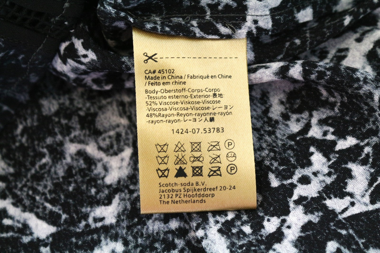 MAISON SCOTCH V-Neck Tee L Grey Printed Sleeveless Pullover