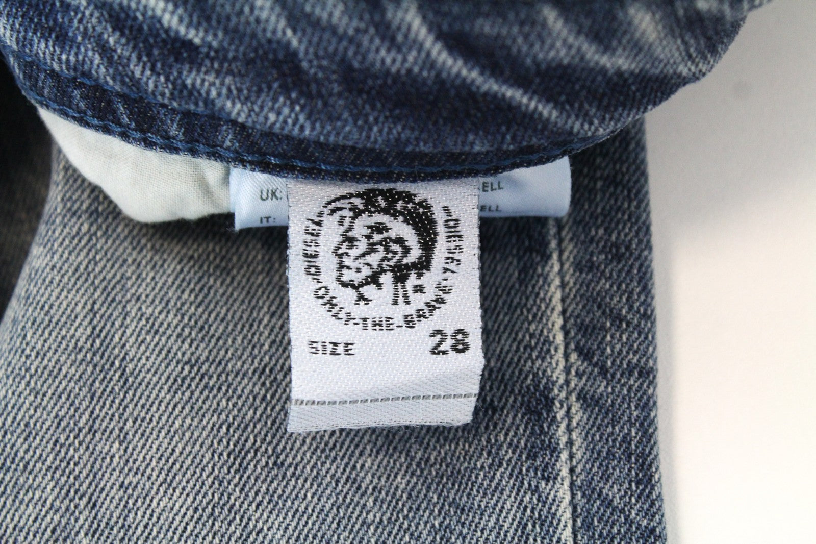 DIESEL Thommer 084UX vyriški W28/L32 Slim Skinny džinsai su akmens spalvos užtrauktuku 
