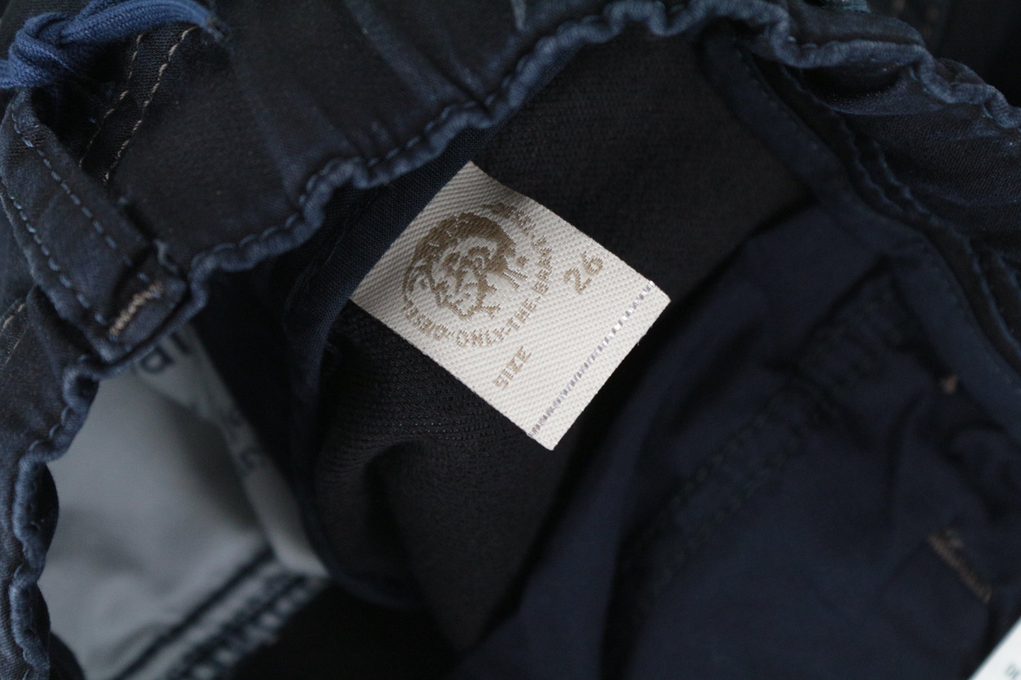 DIESEL Krooley-Ne 0686F vyriški W26 siaurėjantys Jogg sportiniai tamprūs berniukiški džinsai 